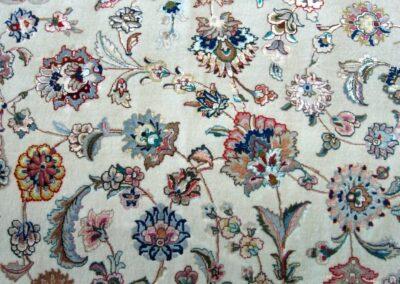 Orientteppich mit floralem Muster